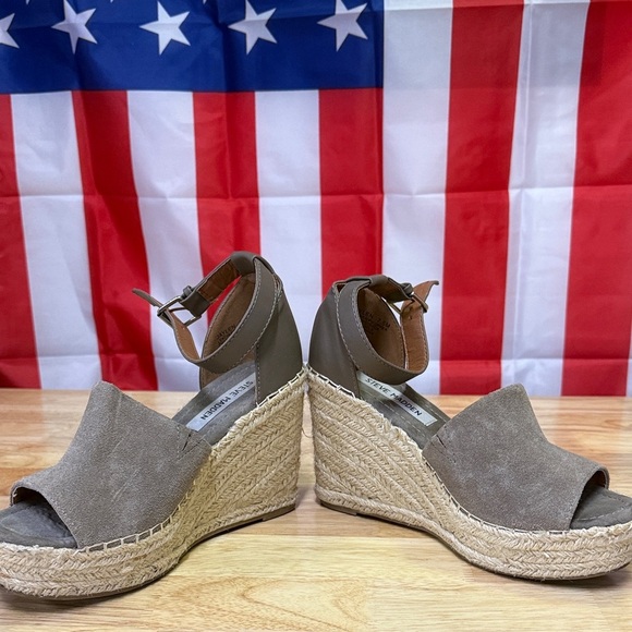 Steve Madden Taupe Wedge Sandals - Picture 8 of 16